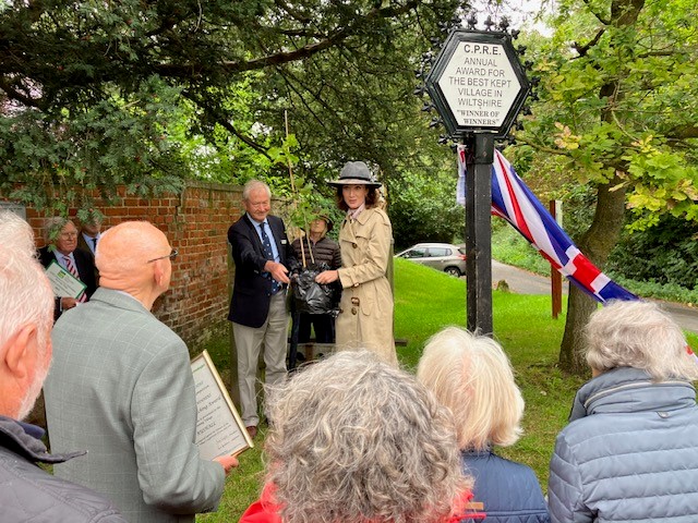 Carly Paoli presenting an oak tree to Rushall